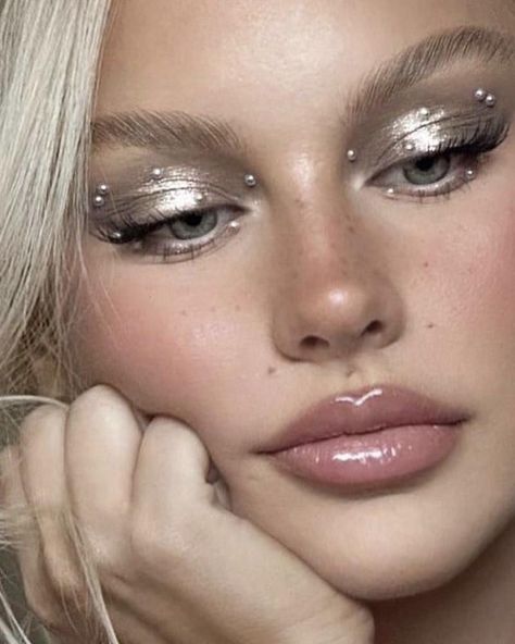 makeupethics_jb's tweet photo. What are your thoughts on this #funfridaynight makeup?
Comment below; I loved it for real🫰 https://t.co/ym1MUgop5h