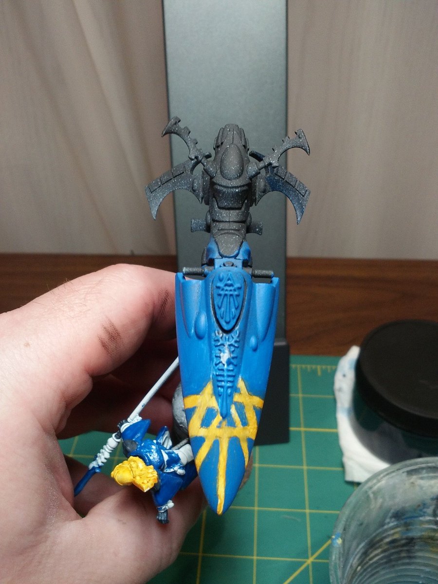 9monthfan's tweet photo. Used a Size 2 brush to paint around the lines, then moved onto a Size 0 brush https://t.co/v5BvUnl3Rd