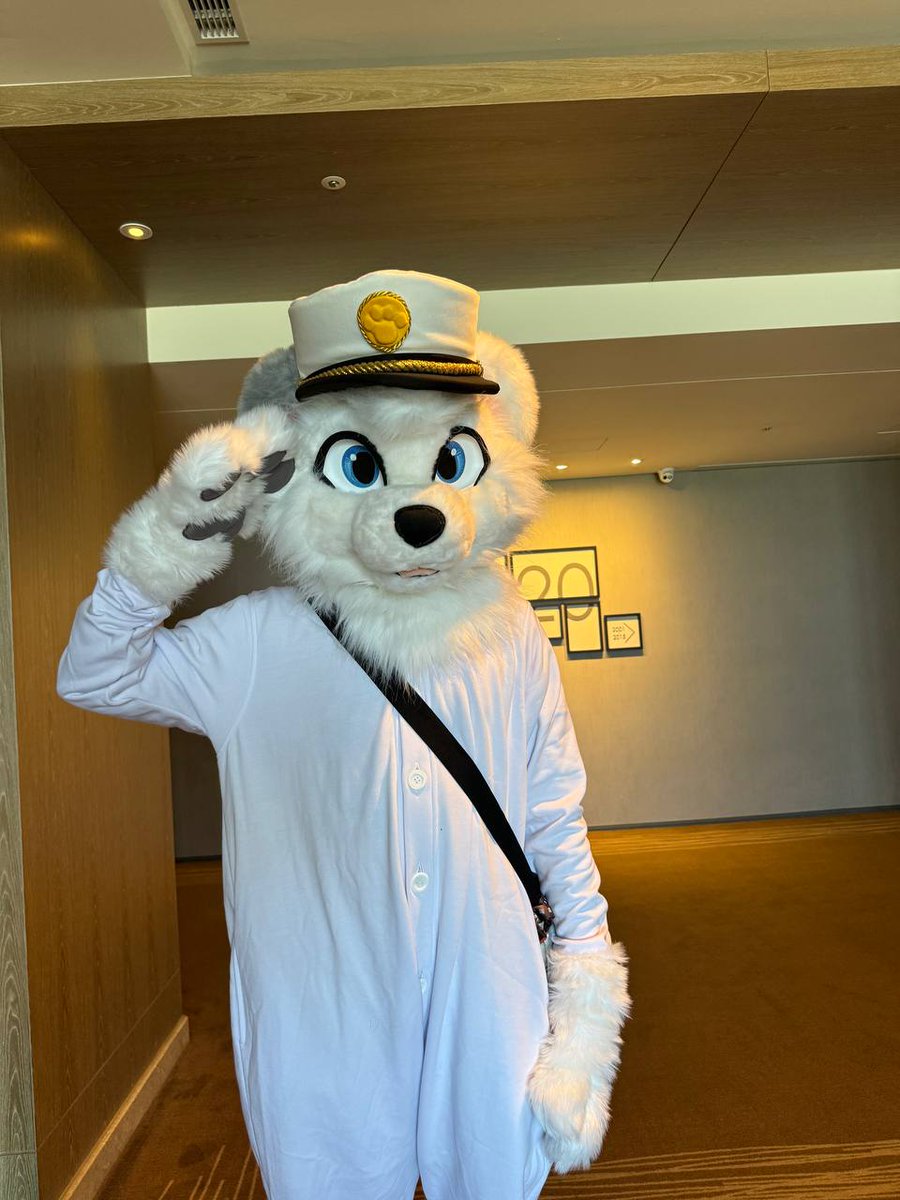 NakedBearRoo's tweet photo. 立正！！ 
📷: @asd4100101
#FursuitFriday #FurMIT24 https://t.co/RTGkBffZC6
