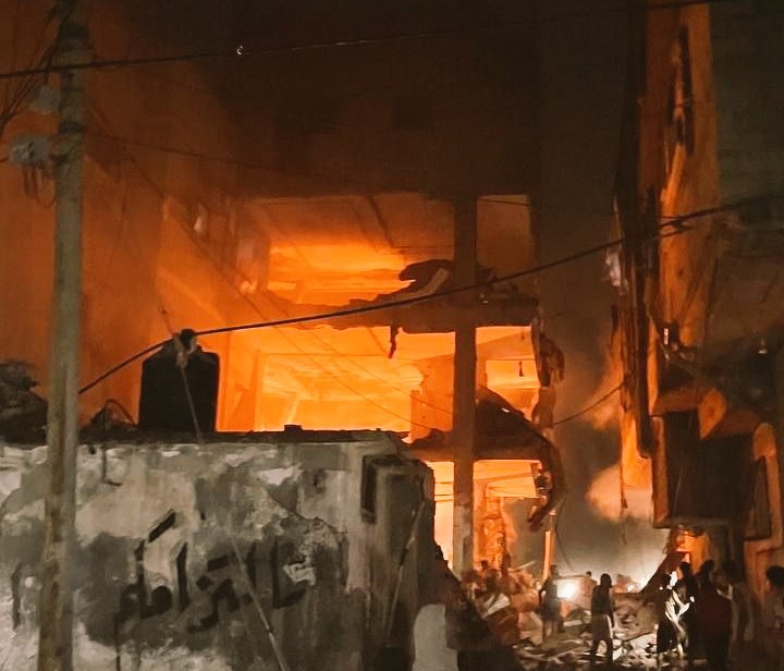 Abu_Salah9's tweet photo. لمن يظن أن الأوضاع هادئة في غزة

غزة تحت النار الآن ، قصف في النصيرات وخان يونس ولكن التغطية معدومة https://t.co/azWmm1UmYj