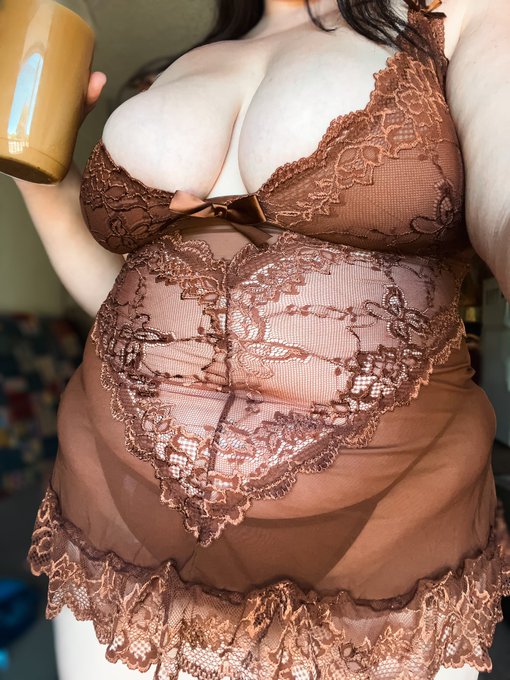 Need someone to suck on my tiddies, online now https://t.co/BQZhtKKKTU