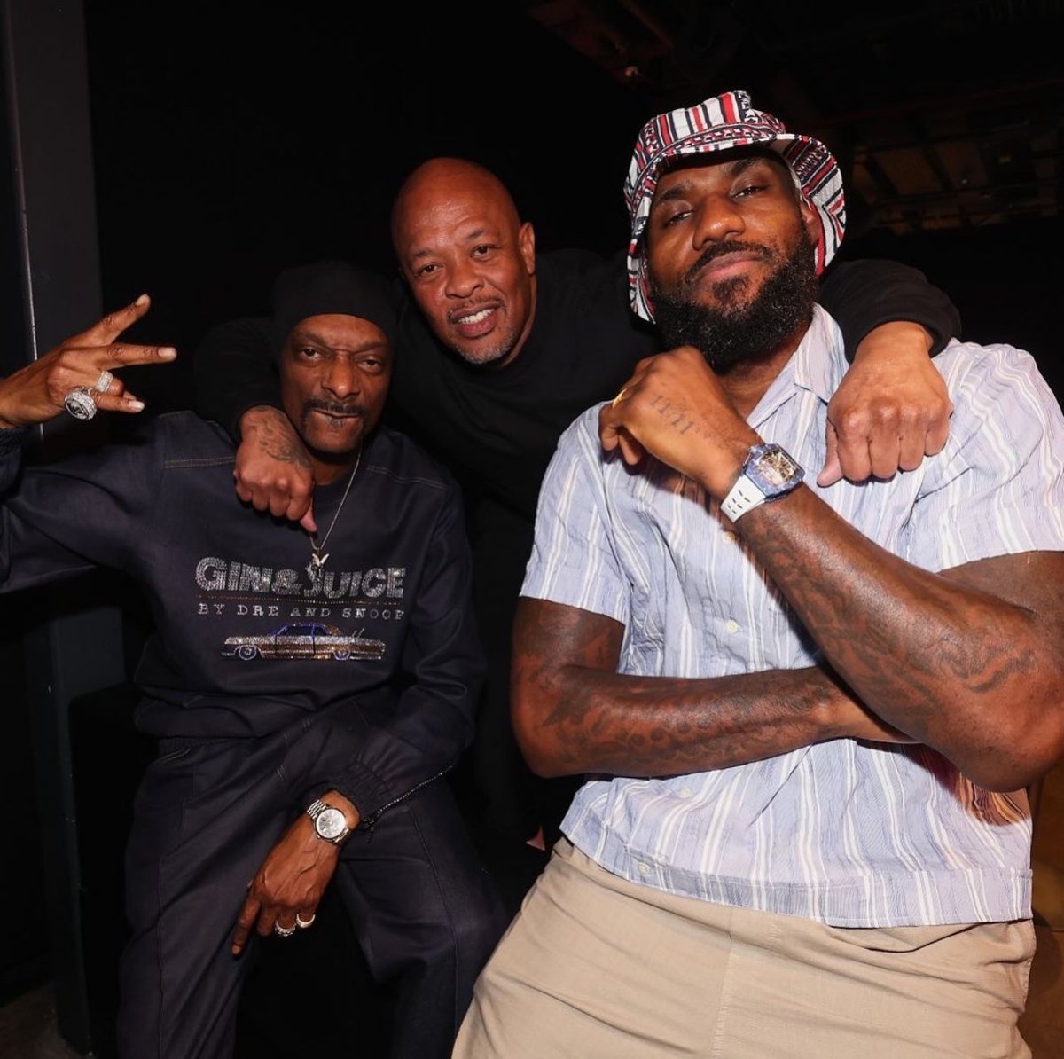 SnoopDogg's tweet photo. London linkup 🇬🇧 @DreAndSnoop #GinandJuice @KingJames @idriselba @drdre https://t.co/zY5YatbOct