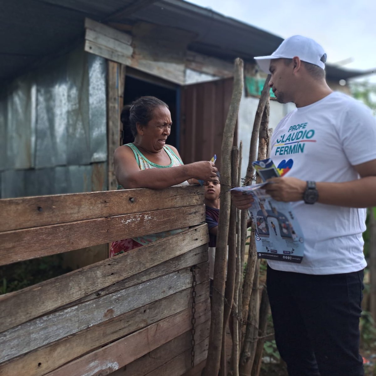CESARMOGOLLONG's tweet photo. En Guarico hay un tremendo equipo dando día a día todo por levantar las bandera de la paz y de integración.
Vamos palante con @claudioefermin https://t.co/mGeS5FZyA4