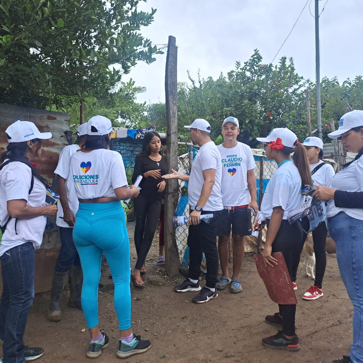 CESARMOGOLLONG's tweet photo. En Guarico hay un tremendo equipo dando día a día todo por levantar las bandera de la paz y de integración.
Vamos palante con @claudioefermin https://t.co/mGeS5FZyA4