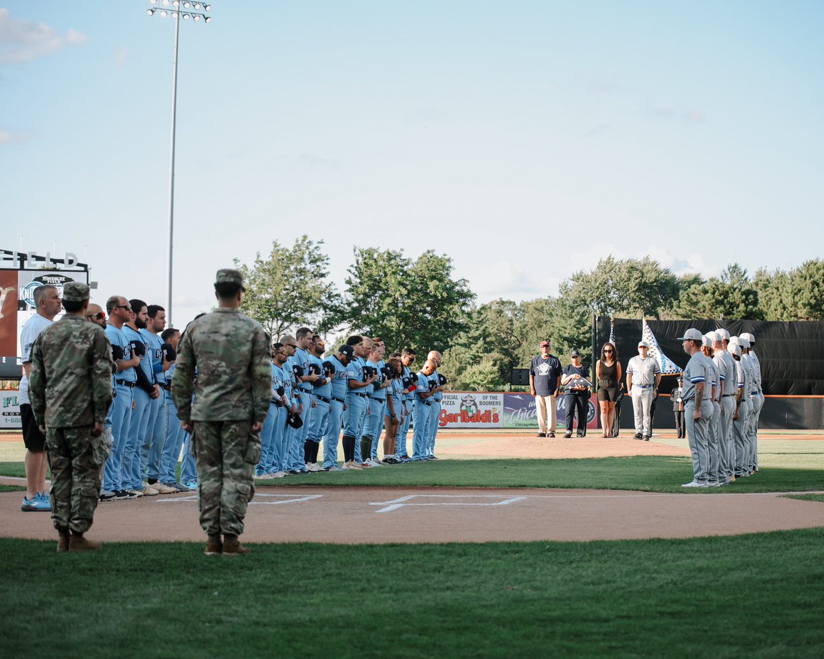 CPDKnights's tweet photo. Last night was truly extraordinary. We had the honor of performing and paying tribute not only to our brothers and sisters in the military but also to our fallen CPD brother, Thomas E. Wortham IV, Star #6181.
#honor #cpdbaseball #usmilitary #worthamfamily #wintrustfield #oneteam https://t.co/4N7io7MBVd
