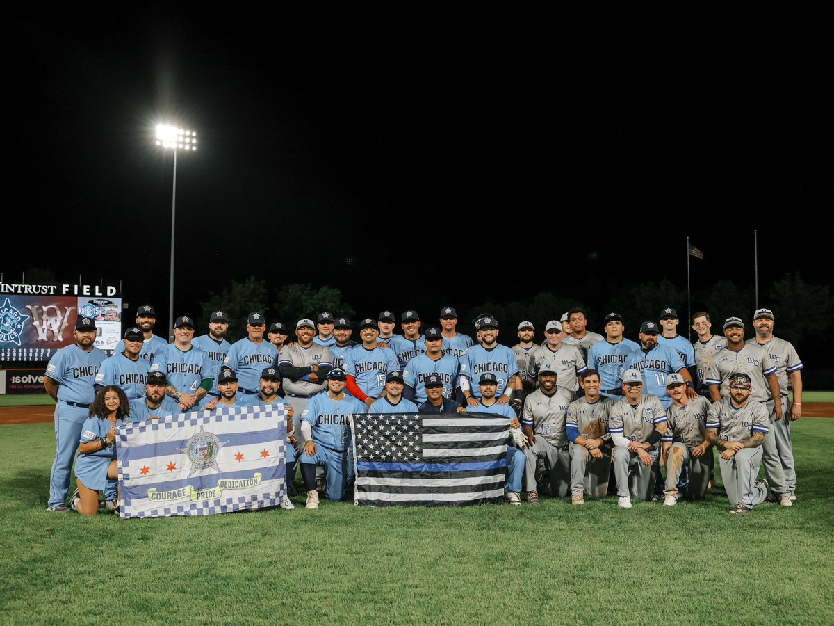 CPDKnights's tweet photo. Last night was truly extraordinary. We had the honor of performing and paying tribute not only to our brothers and sisters in the military but also to our fallen CPD brother, Thomas E. Wortham IV, Star #6181.
#honor #cpdbaseball #usmilitary #worthamfamily #wintrustfield #oneteam https://t.co/4N7io7MBVd