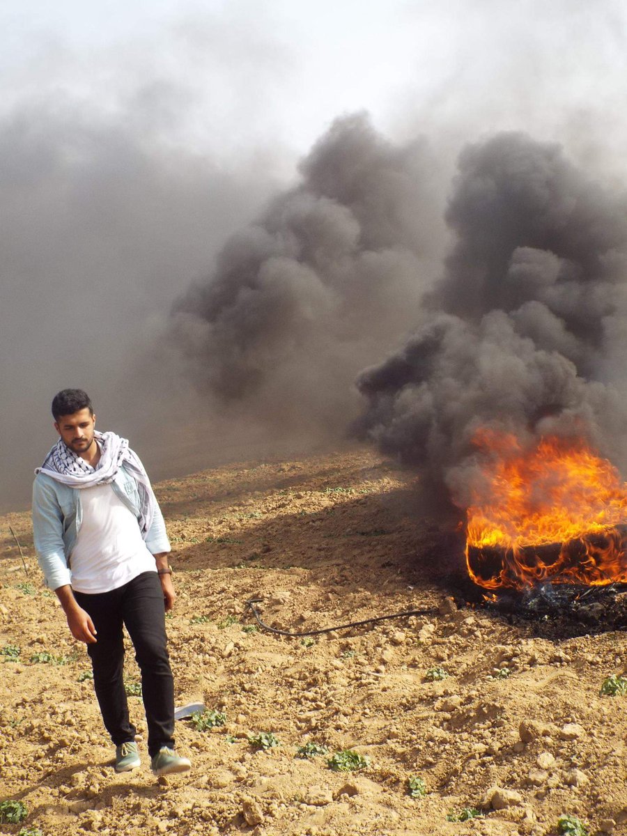 "اسمي بلال إياد عقل من غزة
عمري 23
أكثر ما يخيفني هو ذِكْر موتي في استهدافٍ صهيوني كرقمٍ ضمن الأعداد التي تزيد كل دقيقة. 
لستُ شاباً عادياً ولا رقماً ..
لي بيت وأصدقاء وذاكرة والكثير من الألم
أنا لستُ رقماً .. "

أُستشهد بلال قبل ساعات!
لن تكون مجرد رقم يا بلال .. نعاهدك على ذلك