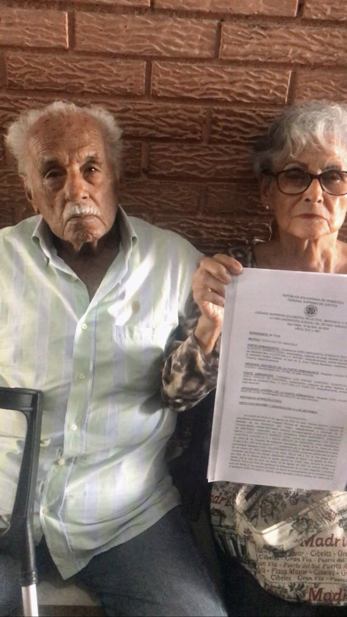 Luyeika's tweet photo. @TarekWiliamSaab por favor ayude Niria GOnzalez de 80 años y Luis Garrido de 90, San Felipe Yaracuy, ya denunciaron por el MP. llevan muchos años en esto. El colegio q funcionaba en la casa de los abuelos consignaba  por el uso 3,00Bs mensuales, ultimo 2 años 20,00 Bs mensuales. https://t.co/JhvID9U9so
