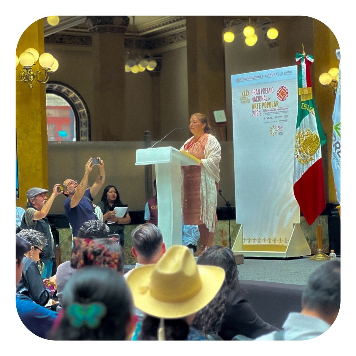 ArtePopularAGM's tweet photo. Maestra Cristina Morales Ruiz, ganadora del Galardón Presidencial.
Su pieza conmemorada fue un rebozo de algodón azul marino con franjas blancas; algodón tejido en telar de cintura. 

¡Muchas felicidades a todos los participantes en el Gran Premio Nacional de Arte Popular 2024! https://t.co/Pnra816UUQ