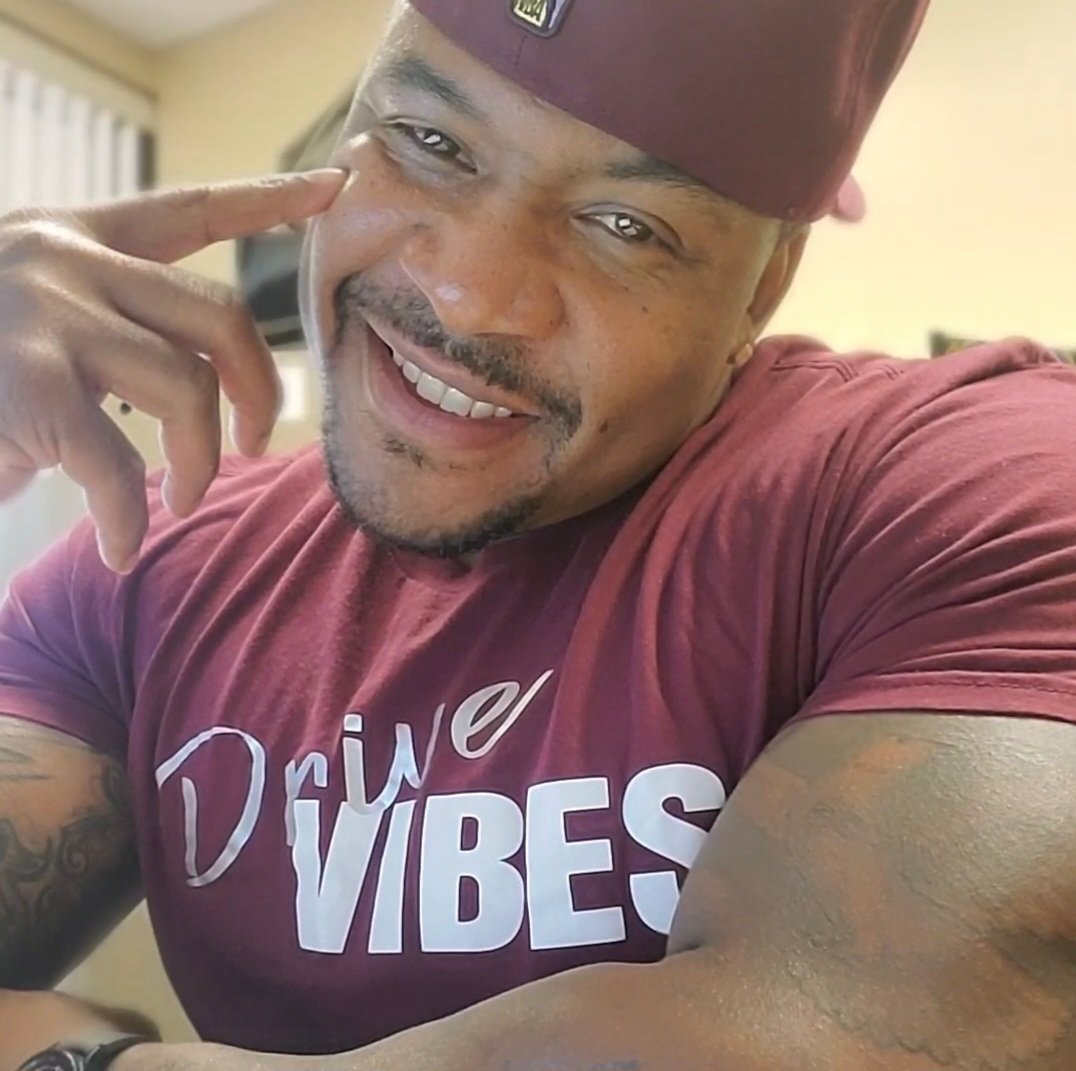 Ron51416700's tweet photo. The different personalities of your man "SoFreshSoClean" coming to a TikTok page near you very soon... lol
#ChefSoFresh
#DriveVibesFresh
#OfficerFresh
#WorkOutFresh
Bringing ALL that positivity with me too. https://t.co/h62o6aRBlt