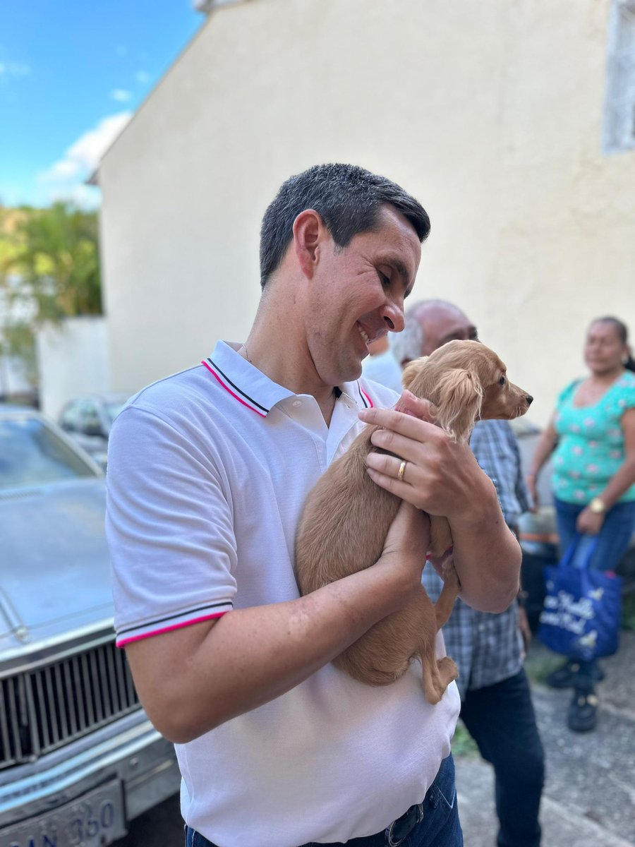 luisaguilarj's tweet photo. Para terminar un maravilloso día de trabajo, recorrí casa por casa las calles de Piedra Azul con el tarjetón electoral en mano para hablar con los vecinos sobre las elecciones del próximo 28 de julio y conocer los reportes de la zona.

Aquí siempre estaré #DandoLaCaraPorBaruta. https://t.co/kddAt7HZaZ