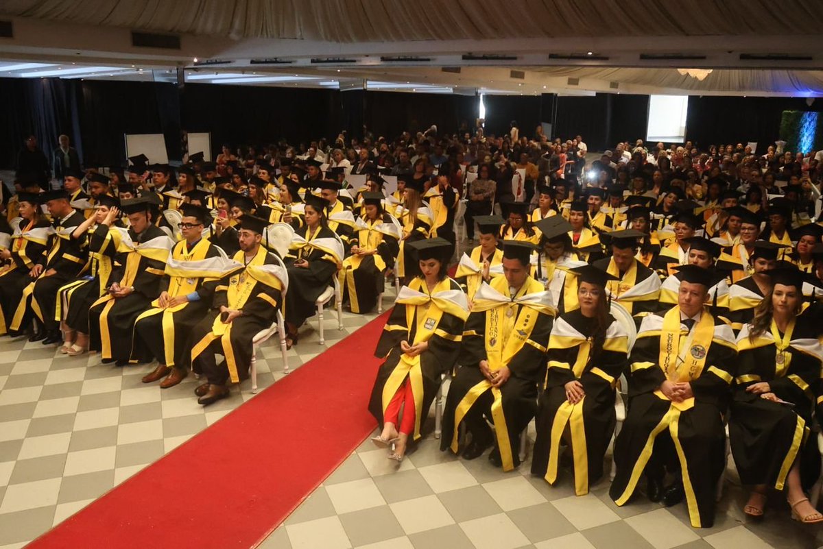 #18Jul GRADUADOS 180 MÉDICOS Y ENFERMERAS ESPECIALISTAS EN ARAGUA ciudadmcy.info.ve/?p=285642 <a href="/NicolasMaduro/">Nicolás Maduro</a> <a href="/Soykarinacarpio/">Karina Carpio</a> <a href="/MagaGutierrezV/">Magaly Gutiérrez Viña</a> <a href="/DraShirleySalud/">Dra. Shirley Hernández</a> <a href="/Ciudadmcyofic/">Ciudad MCY Oficial</a>