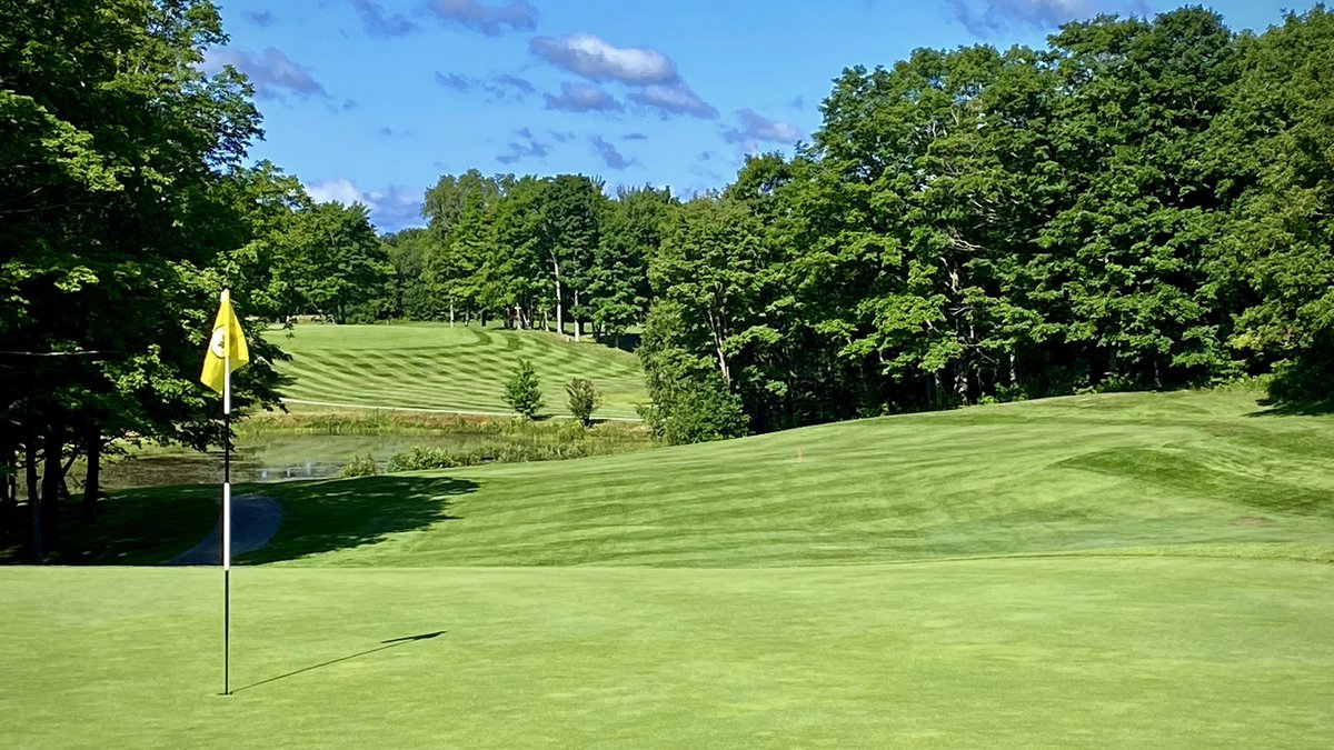 Looking pretty good for the upcoming McPherson Member/Guest Tournament on Saturday! Weather looks good and course looks great! <a href="/NorthBayGCC/">North Bay Golf & CC</a> <a href="/OntarioGSA/">OGSA</a> <a href="/GolfSupers/">CGSA</a> #Todayinontario
8 green looking back to 7 green.