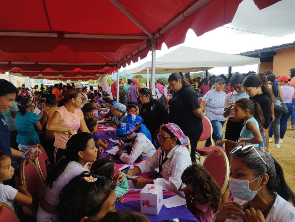 CCLAPMarcanoNE's tweet photo. #18Jul| Gracias a la Gran Misión Venezuela Mujer, creada por el Pdte @NicolasMaduro, las mujeres de #Marcano recibieron  atención integral, enmarcada en el vértice 1 de protección de la salud y vida de la mujer en todas las etapas de su vida
#VenezuelaObrera
#SoyComunicadorClapNE https://t.co/vNR6slONxd
