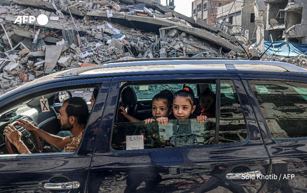 AFP's tweet photo. Congratulations!

Said Khatib, @AFP's photojournalist in Gaza, has been awarded Spain's prestigious Mingote Prize for his photo of children looking through the window of a car driving past rubble in Rafah in October 2023

https://t.co/Ee77N3ihM6 https://t.co/qcXr3OzzVe
