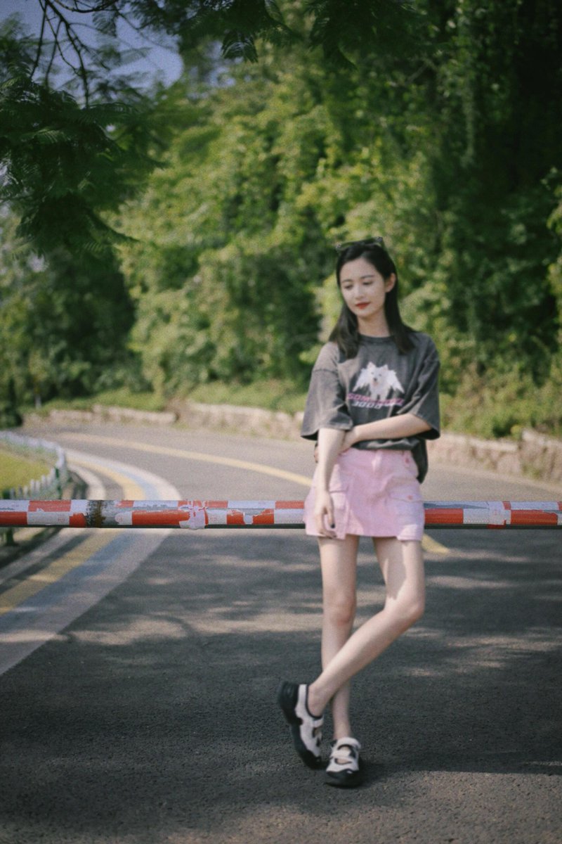 ForYukee's tweet photo. 🍠 240718 | #เฉินอวี้ฉี 小红书 (RED) Update : เมื่อคืนน้องอัพเดทรูปน่ารักค่ะ น่ารักสดใสมากๆ 😍

น้องบอกว่ารูปทั้งหมดถ่ายบนถนนที่ยังไม่เปิดค่ะ

#ChenYuqi #陈钰琪 #YukeeChen 
#ForYukeeRED #ForYukee https://t.co/1HId5YQNOe