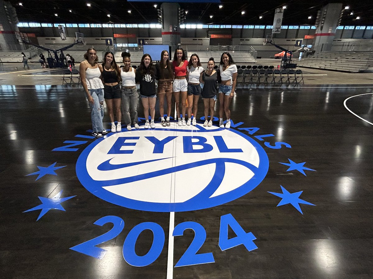CalStars's tweet photo. Team is ready! Cal Stars @NikeGirlsEYBL #onetwostars https://t.co/mgt90i1bKA