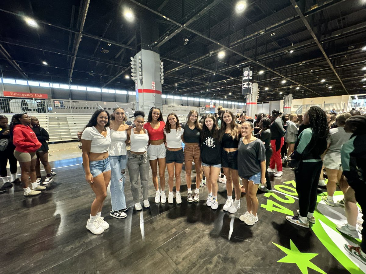 CalStars's tweet photo. Team is ready! Cal Stars @NikeGirlsEYBL #onetwostars https://t.co/mgt90i1bKA