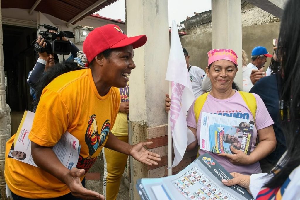 #18Jul REALIZADA EXITOSA JORNADA CASA A CASA EN EL MUNICIPIO SANTIAGO MARIÑO ciudadmcy.info.ve/?p=285631
<a href="/NicolasMaduro/">Nicolás Maduro</a> <a href="/Soykarinacarpio/">Karina Carpio</a>
<a href="/MagaGutierrezV/">Magaly Gutiérrez Viña</a> <a href="/DraShirleySalud/">Dra. Shirley Hernández</a>
<a href="/Ciudadmcyofic/">Ciudad MCY Oficial</a>