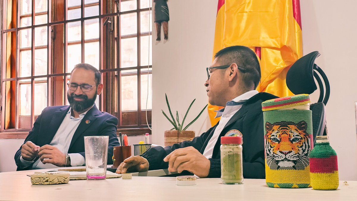 OrlandoRayo_'s tweet photo. Continuamos caminando la palabra de vida para volver al origen con el Ministro de Minas y Energía @andrescamachom_ , encontrando soluciones energéticas para la defensa de nuestros territorios como acción climática.

@MinEnergia @petrogustavo
#IndigenousPeoples
#Colombia https://t.co/Ru5gCDhF5k