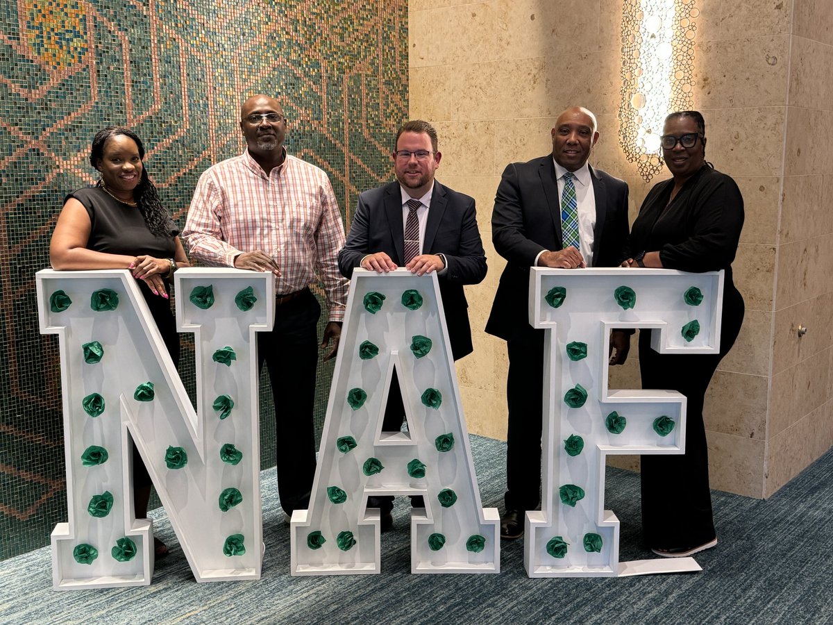 cbshaw22's tweet image. It was great representing @JEFCOCareerTech at the @NAFCareerAcads NAF NEXT conference in Orlando with these phenomenal teachers! #befutureready