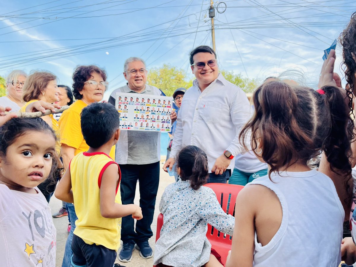 jesusricoad's tweet photo. #Coro•| Recorrimos las calles del sector La Florida junto a los equipos de la Unidad en el Municipio Miranda, @CHENTEGRATEROL @Walterhcoro @JuanMedinaAD @VanessaFlores_1 @LugoJorgeCoro @mariabello @OmarelisG @ GustavoOllarves, con el tarjetón en la mano mostramos la ubicación exacta de nuestro Candidato @EdmundoGU Presidente!  

Cuenta 5 y bajas 1, nuestra gente está dispuesta a votar, y a defender su voto este 28 de Julio.

¡Edmundo para todo el mundo! 

#Falcón
#Venezuela 

@ADemocratica 
@ADOrganizacion_ 
@PieroMaroun 
@MariaCorinaYA 
@CES_ADFalcon