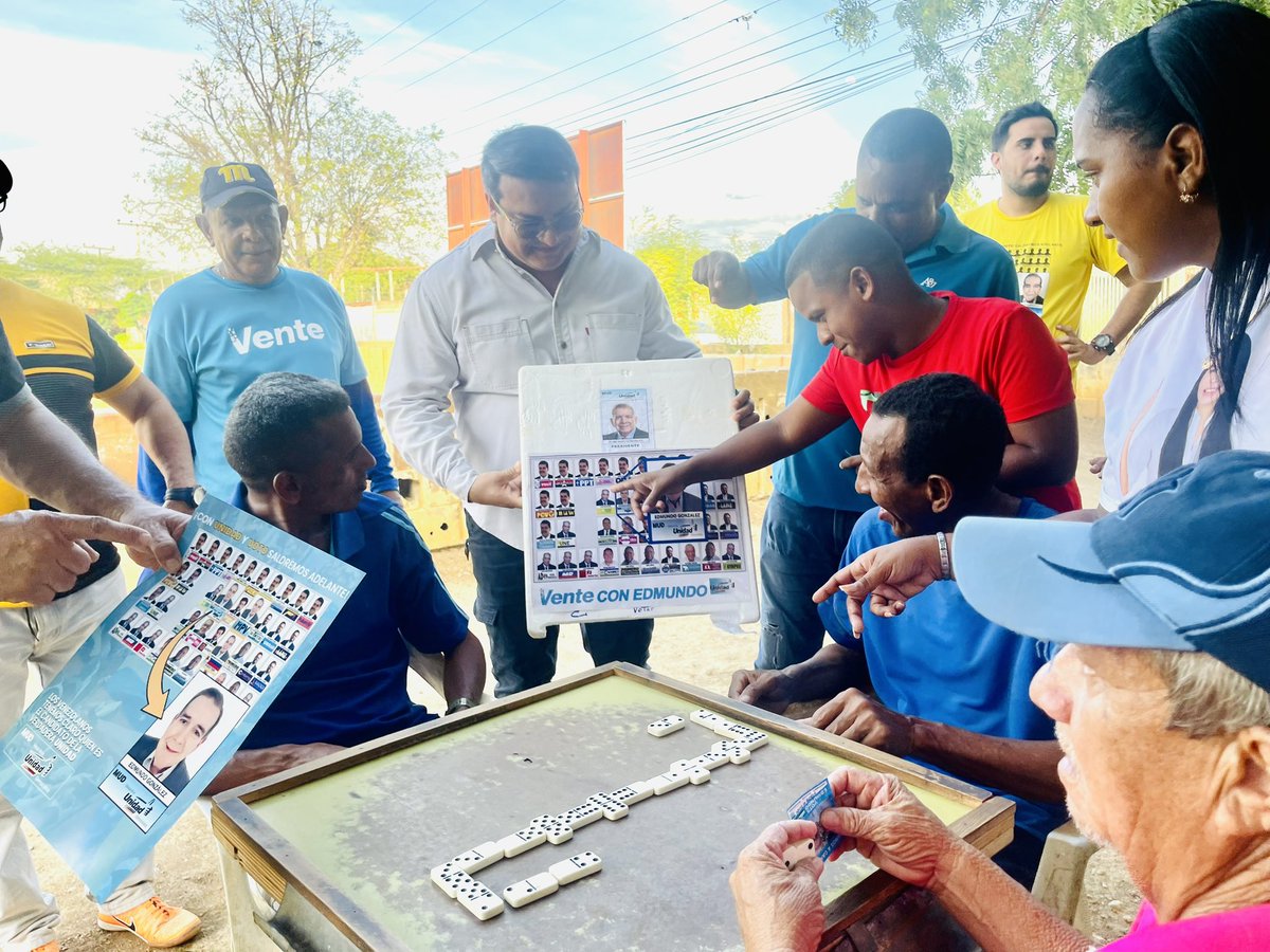 jesusricoad's tweet photo. #Coro•| Recorrimos las calles del sector La Florida junto a los equipos de la Unidad en el Municipio Miranda, @CHENTEGRATEROL @Walterhcoro @JuanMedinaAD @VanessaFlores_1 @LugoJorgeCoro @mariabello @OmarelisG @ GustavoOllarves, con el tarjetón en la mano mostramos la ubicación exacta de nuestro Candidato @EdmundoGU Presidente!  

Cuenta 5 y bajas 1, nuestra gente está dispuesta a votar, y a defender su voto este 28 de Julio.

¡Edmundo para todo el mundo! 

#Falcón
#Venezuela 

@ADemocratica 
@ADOrganizacion_ 
@PieroMaroun 
@MariaCorinaYA 
@CES_ADFalcon