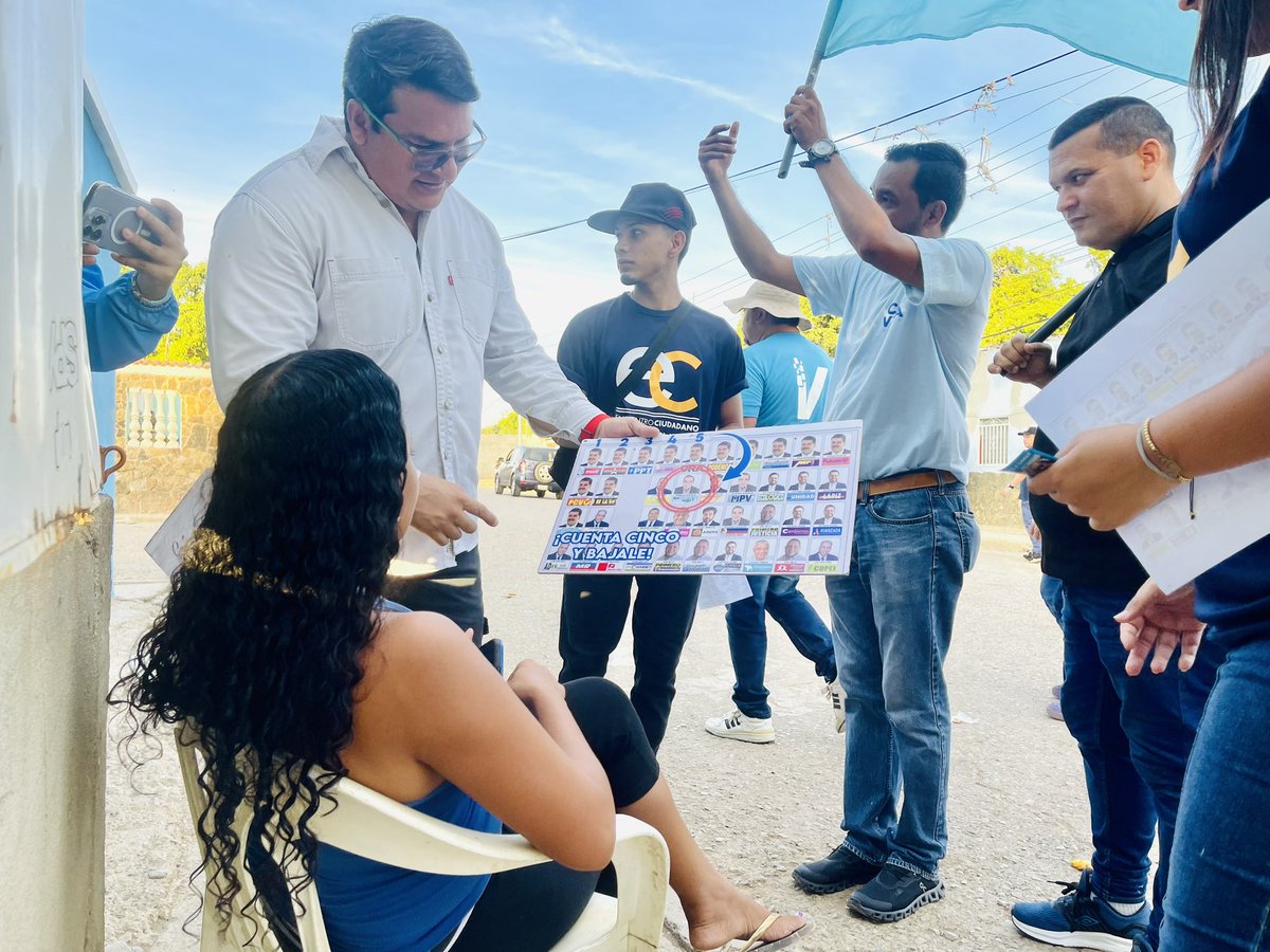 jesusricoad's tweet photo. #Coro•| Recorrimos las calles del sector La Florida junto a los equipos de la Unidad en el Municipio Miranda, @CHENTEGRATEROL @Walterhcoro @JuanMedinaAD @VanessaFlores_1 @LugoJorgeCoro @mariabello @OmarelisG @ GustavoOllarves, con el tarjetón en la mano mostramos la ubicación exacta de nuestro Candidato @EdmundoGU Presidente!  

Cuenta 5 y bajas 1, nuestra gente está dispuesta a votar, y a defender su voto este 28 de Julio.

¡Edmundo para todo el mundo! 

#Falcón
#Venezuela 

@ADemocratica 
@ADOrganizacion_ 
@PieroMaroun 
@MariaCorinaYA 
@CES_ADFalcon