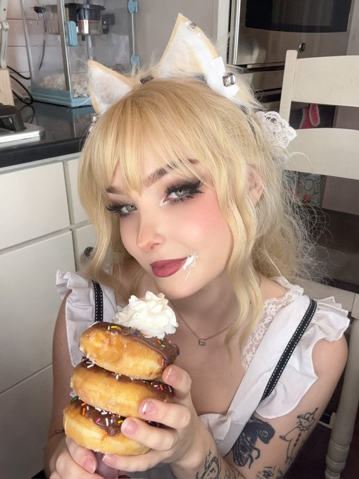 can I put donuts on your weenee 🥹 https://t.co/iVJMfzHx6u