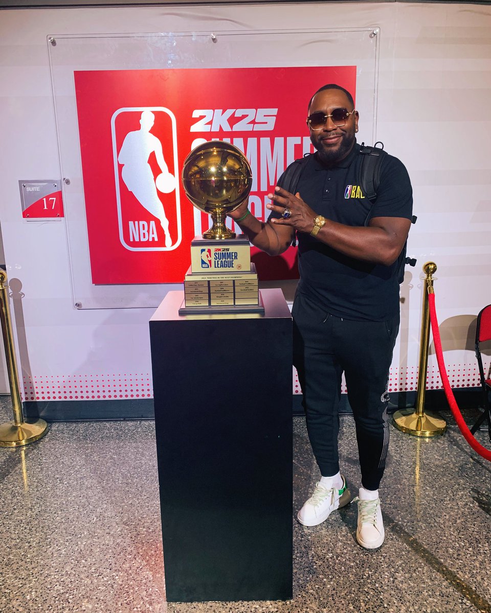 HoopsForHaiti12's tweet photo. Yearly tradition now with @NBASummerLeague Championship 🏆 in #Vegas!!!! #NBA #NBASummerLeague #WorkPlayVegas #JP12SportsandEntertainment #HoopsForHaiti #BallisLife #GrindSeason #ProHoops #ProScout #HoopsLife #InternationalScout https://t.co/ZQRuRxHCiR