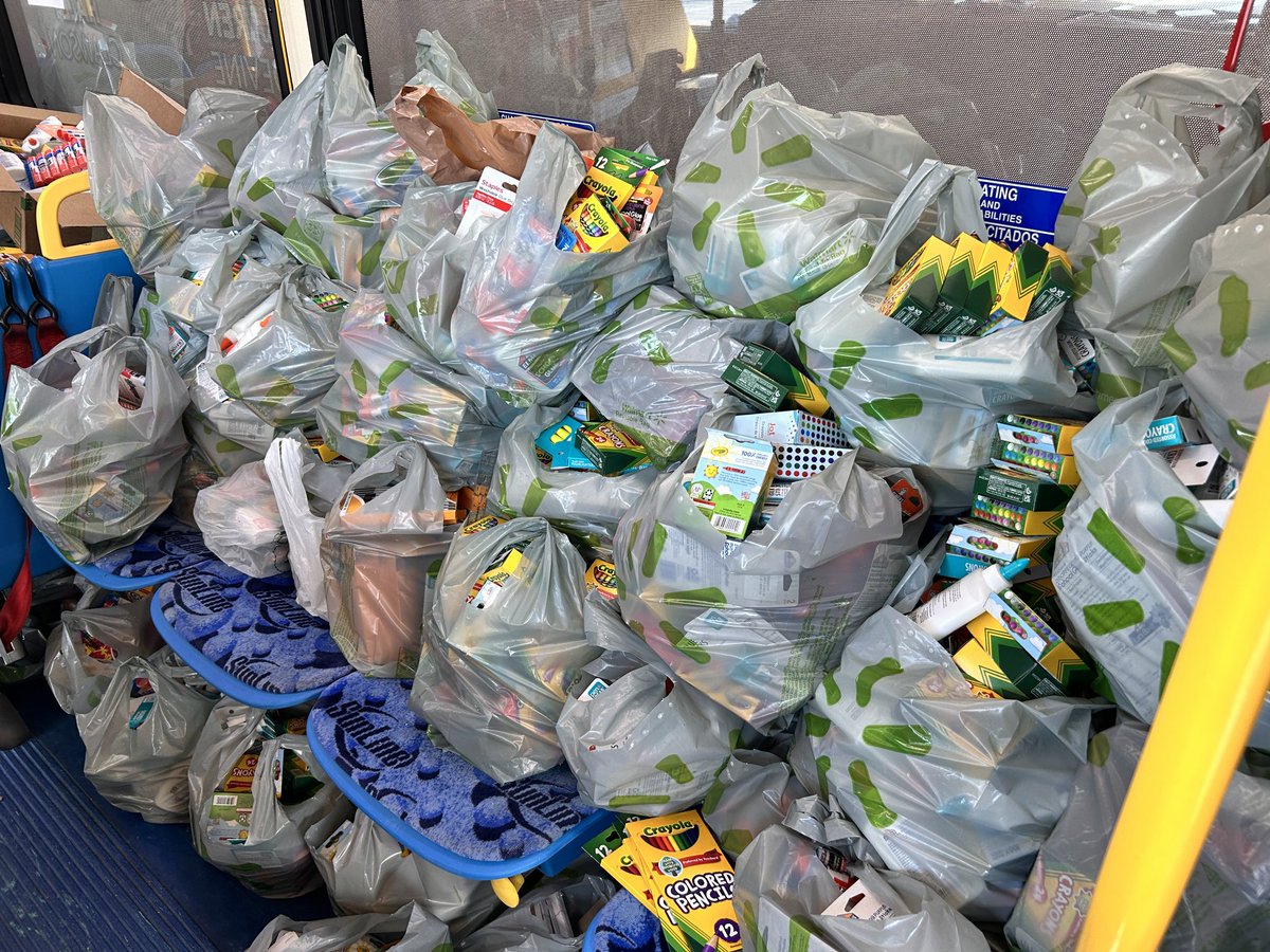 Tarp1969's tweet photo. We are here at the Walmart on Monterey @KESQHaley is Live as we #PackTheBus with @SunlineTransit Backpacks and school supplies are needed @KESQ https://t.co/d5BZSJMmQG
