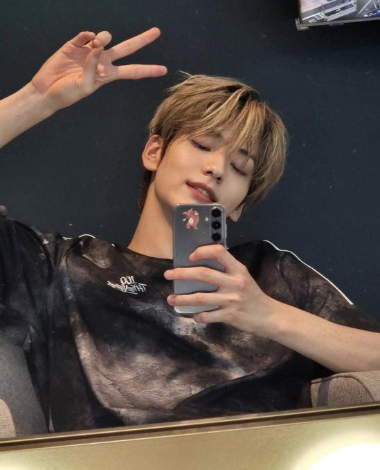 CHOI SOOBIN I'M SORRY??? YOUR SMIRK??? GODDD I'M NOT STRONG