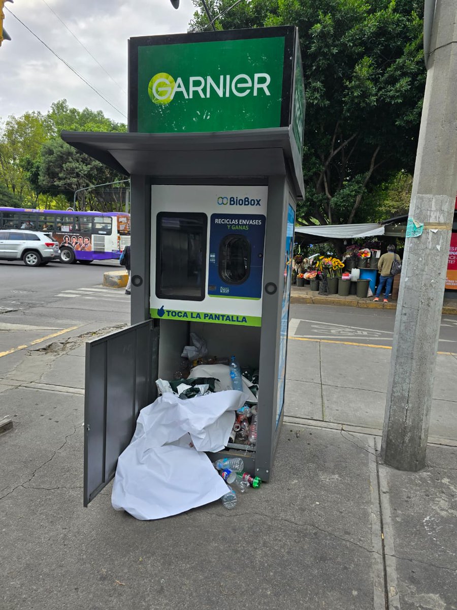 Lamentable que a <a href="/BioBox_Mx/">BioBoxMx</a> Empresa Socialemente Responsable le pasen cosas como estas en un punto observable y abierto en una zona que ya se está volviendo #Insegura #vandalismo <a href="/SSC_CDMX/">SSC CDMX</a> <a href="/AlcaldiaMHmx/">Alcaldía Miguel Hidalgo</a> Lago Alberto cruce Mariano Escobedo <a href="/mauriciotabe/">Mauricio Tabe Echartea</a> #SeguridadYA