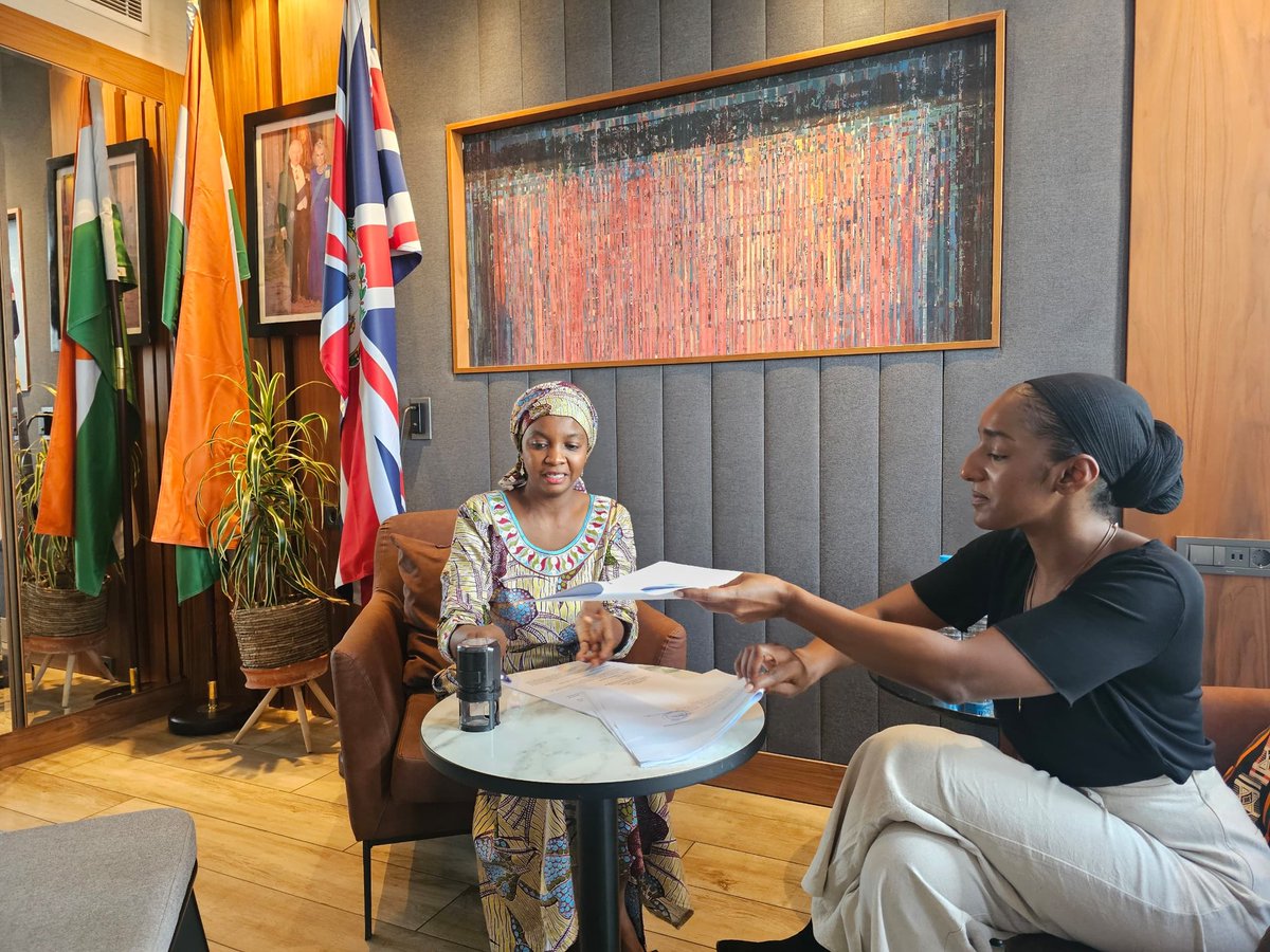hadyline2014's tweet photo. Signature d'un partenariat stratégique avec @UKinNiger sur l'autonomisation des femmes avec l'aménagement de 2 sites maraichers dans 2 localités de Tillabery: utilisation de moyens modernes pour l'agriculture, réseau de distribution, marchés environnants. 1/2
#Resilience https://t.co/rPEN6FEgS8