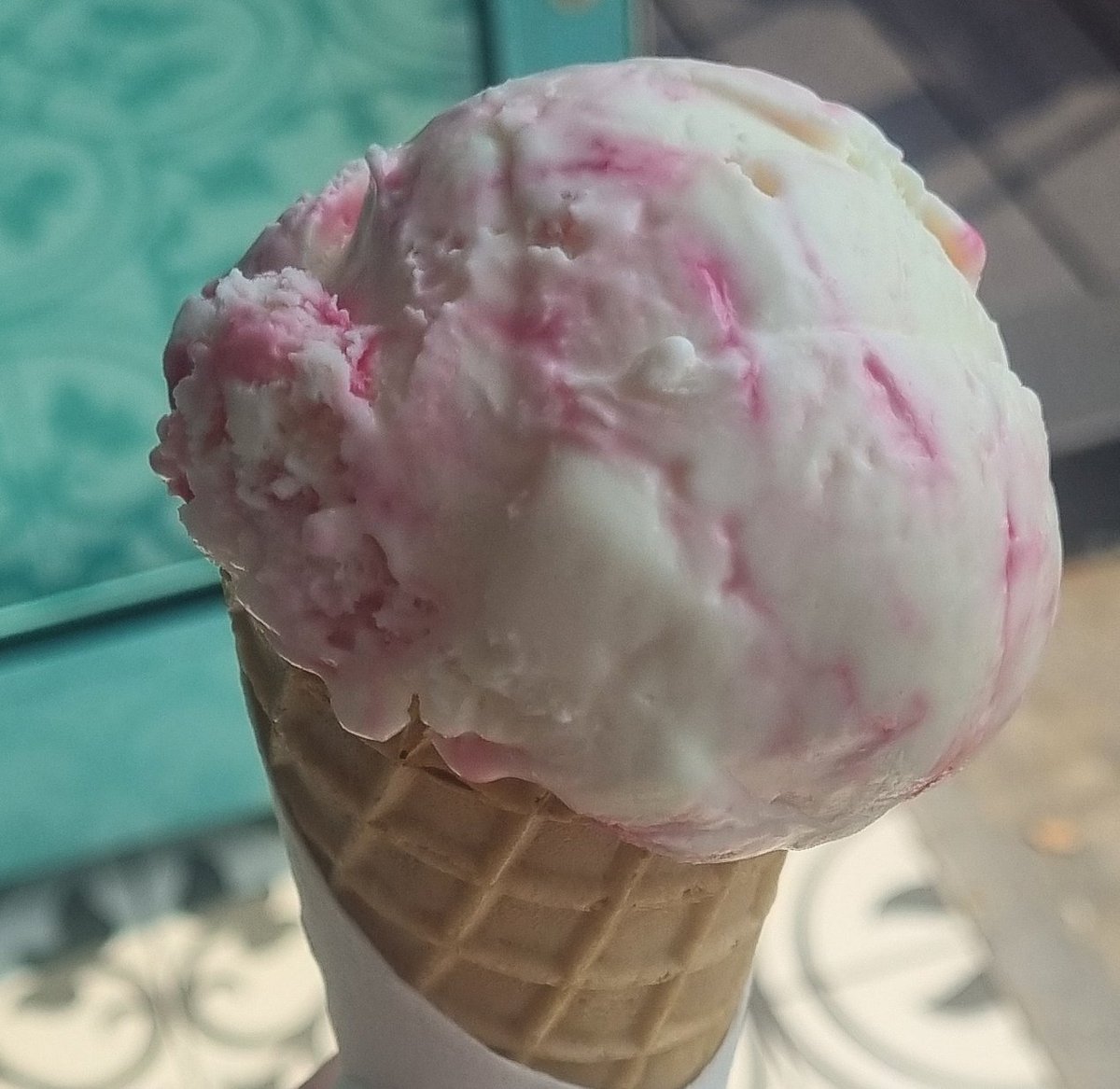 SBarrettBar's tweet photo. Today's ice creams 😊

Rum and Raisin for me

Raspberry Ripple for Small

Happy holiday ☀️🥳 https://t.co/aWAtQd8Bt1