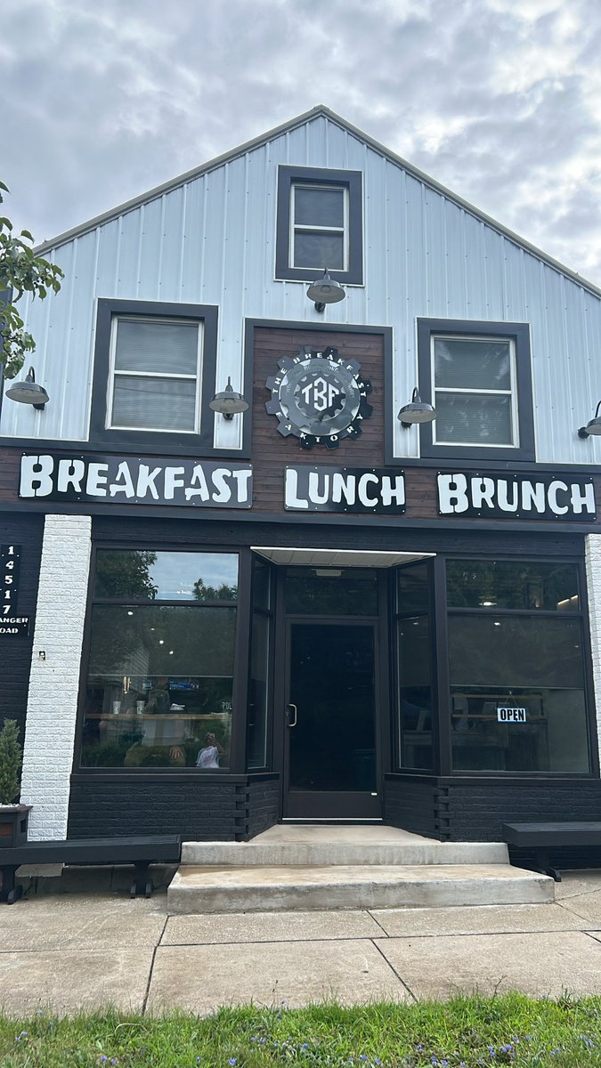 DiamhomieTelly's tweet photo. my family has a new black owned restaurant in Maple Heights,OH called The Breakfast Faktory just opened this week come tap in and give us your review!! https://t.co/OuJ8xjtU49