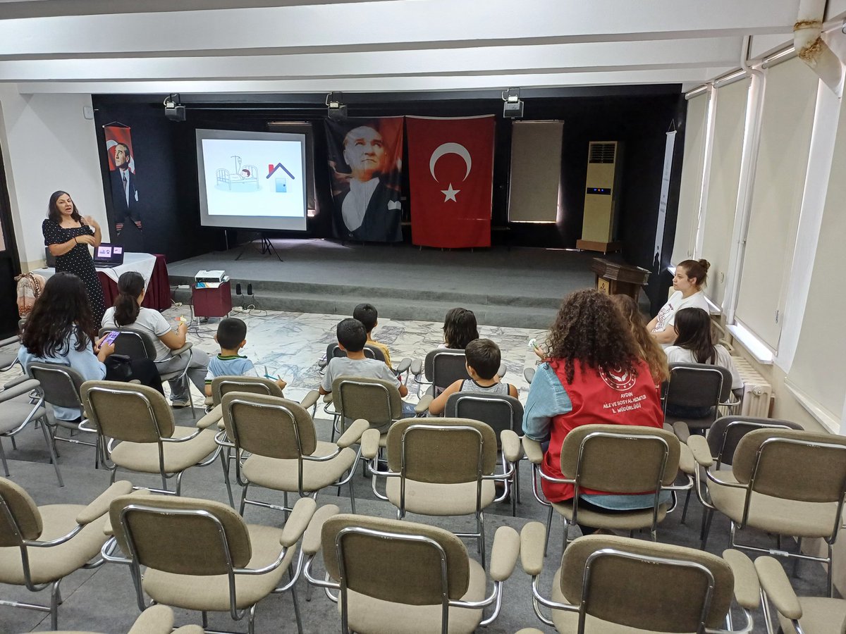 Çine SHM Müdürlüğü işbirliği ile KÜYAP Yaz etkinlikleri kapsamında, ÇOCUKLARIMIZ HANİFE KAÇMAZ İLE RESFEBE  yaptılar. 
<a href="/TCKulturTurizm/">T.C. Kültür ve Turizm Bakanlığı</a> 
<a href="/KTBKYGM/">KYGM</a> 
<a href="/ktphanedeyim2/">kütüphanedeyim</a>
<a href="/iktm09/">Aydın Kültür ve Turizm Müdürlüğü</a>
#KÜYAPYAZETKİNLİKLERİ