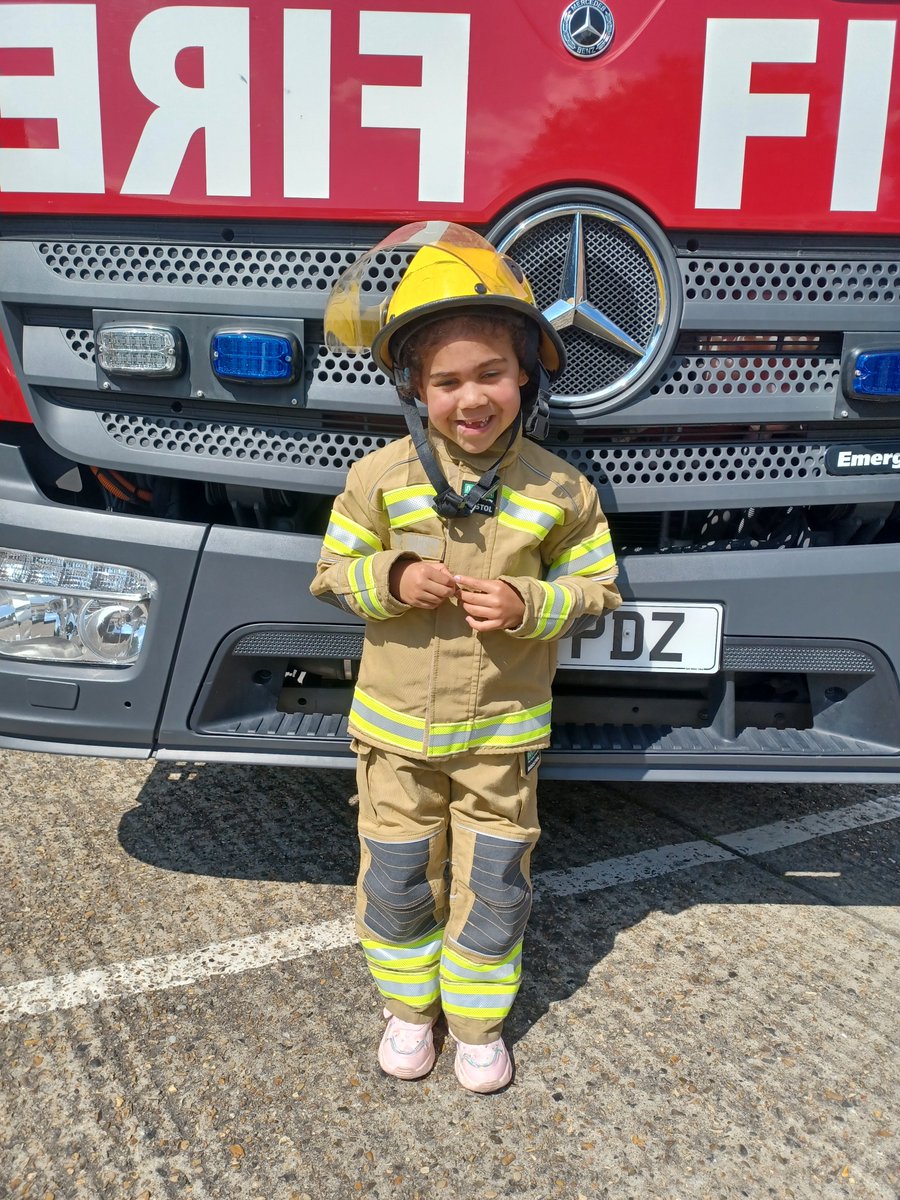 LondonFire's tweet image. Congrats to #Croydon Blue Watch for hosting their first ever ‘Special Education Needs’ (SEN) family open day last weekend with 700 children and their families attending. It was a very successful day - so much so it's hoped it will now be an annual event.  orlo.uk/WNcVC