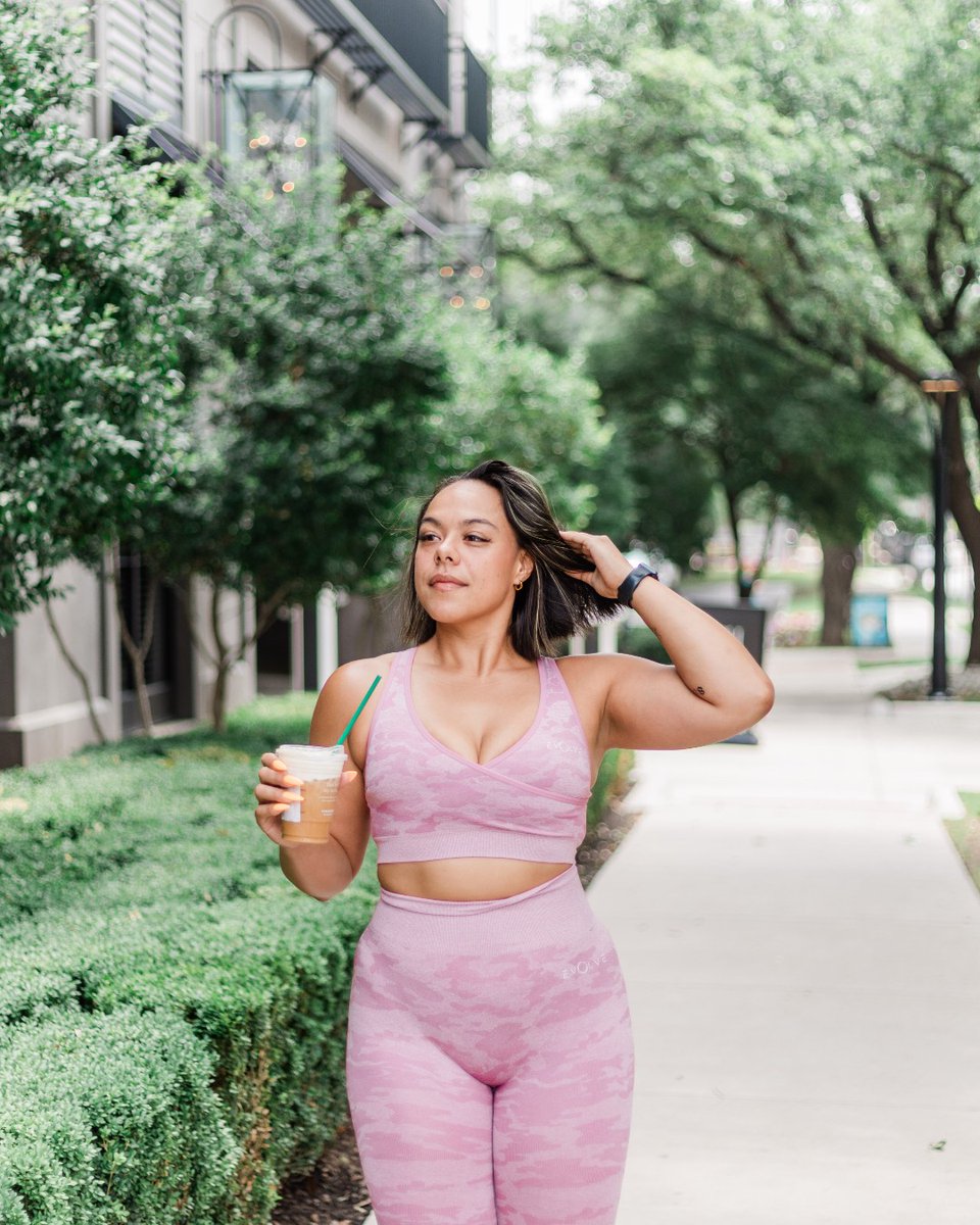 livevolutionary's tweet photo. a coffee + matching LE set... what more could you really want on a Friday πβ
-
-
-
-
model: @torigunz_
#workoutwear #sale #DFW #gym #gymwear #athleisure #liveevolutionary #workoutset #cuteworkoutgear #fashion #fitness https://t.co/eUE2dcPE8E