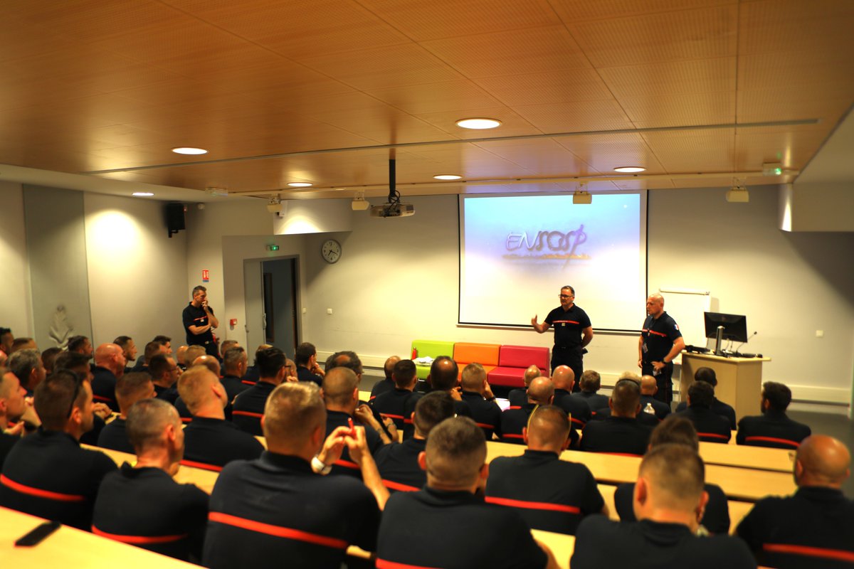 Ensosp (@ensosp) on Twitter photo En été, l'#Ensosp passe de l'activité pédagogique à l'activité opérationnelle. Alors que plusieurs de nos agents sont engagés sur les renforts des JO et en Nouvelle-Calédonie, notre école accueille une colonne FDF du <a href="/COZ_EST/">COZ EST 🇫🇷 🇪🇺</a> venue renforcer les moyens des #SIS de la zone Sud 🤝 En été, l'#Ensosp passe de l'activité pédagogique à l'activité opérationnelle. Alors que plusieurs de nos agents sont engagés sur les renforts des JO et en Nouvelle-Calédonie, notre école accueille une colonne FDF du <a href="/COZ_EST/">COZ EST 🇫🇷 🇪🇺</a> venue renforcer les moyens des #SIS de la zone Sud 🤝