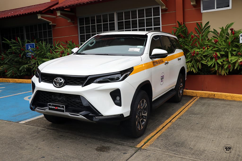 El Dr. Omar Aizpurúa P., Rector de la Universidad Tecnológica de Panamá (UTP) entregó las llaves de una camioneta Toyota y un desfibrilador al Dr. José Mendoza, Director del Centro Regional de Bocas del Toro.

#utppanama #vidauniversitaria