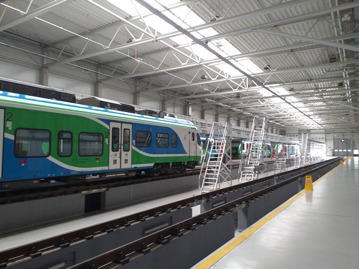 Dziś bardzo konstruktywne spotkania w <a href="/miasto_rzeszow/">Rzeszów</a> z Wicemarszałkiem Pilchem i przedstawicielami Urzędu, Prezydentem <a href="/FijoKonrad/">Konrad Fijołek</a> oraz kierownictwem i załogą Zakładu <a href="/POLREGIO_PL/">POLREGIO</a> w nowej hali zaplecza wspołfinansowanej ze środków UE i Wojewodztwa <a href="/GoPodkarpackie/">Podkarpackie</a>. Dziękuję!