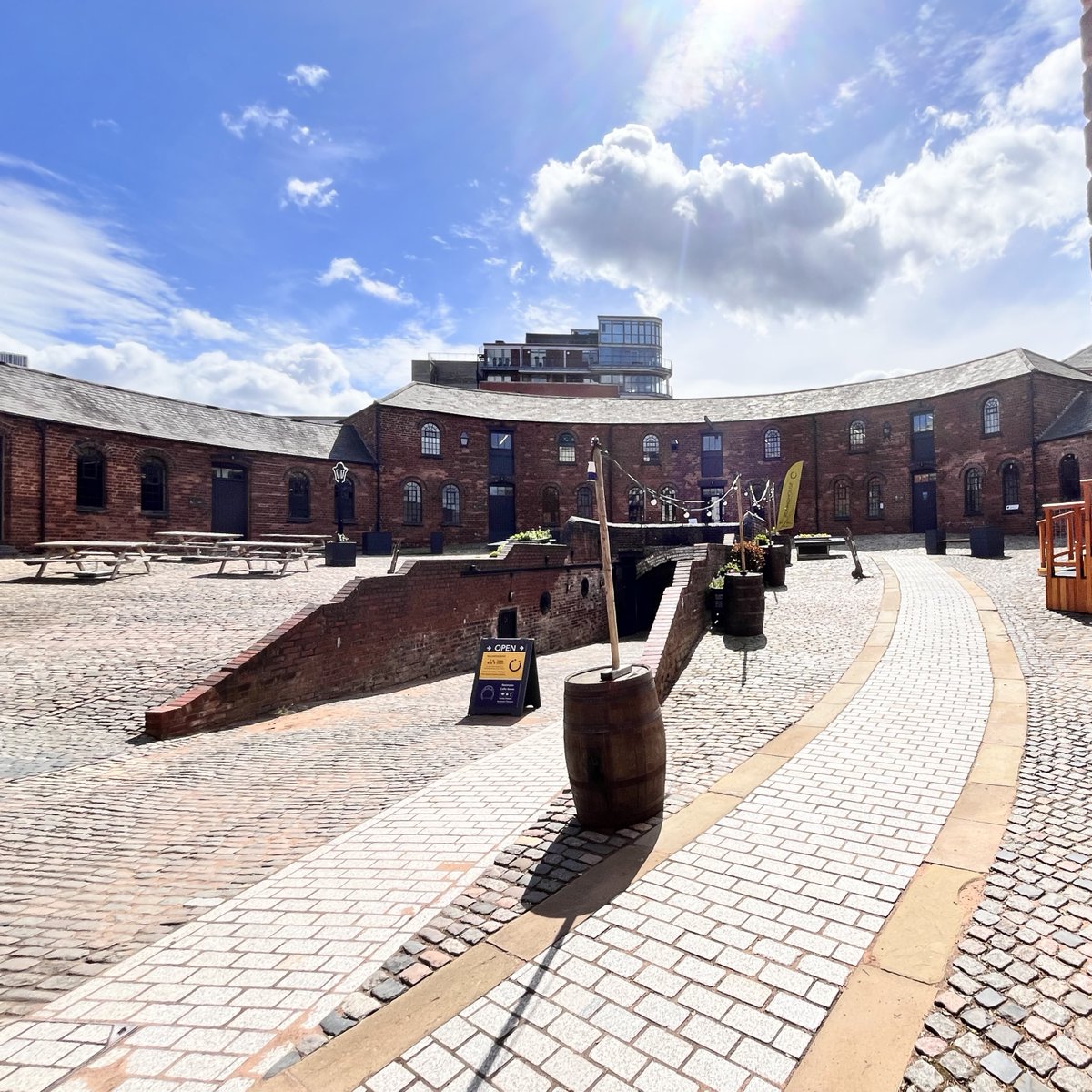Our visitor centre and beautiful courtyard are open this weekend! Why not enjoy a picnic in the sun ☀️or join a Workers of the Roundhouse tour to learn more about our curious building. Tickets are free and you can book here: roundhousebirmingham.org.uk/product/free-d…

#SeeTheCityDifferently