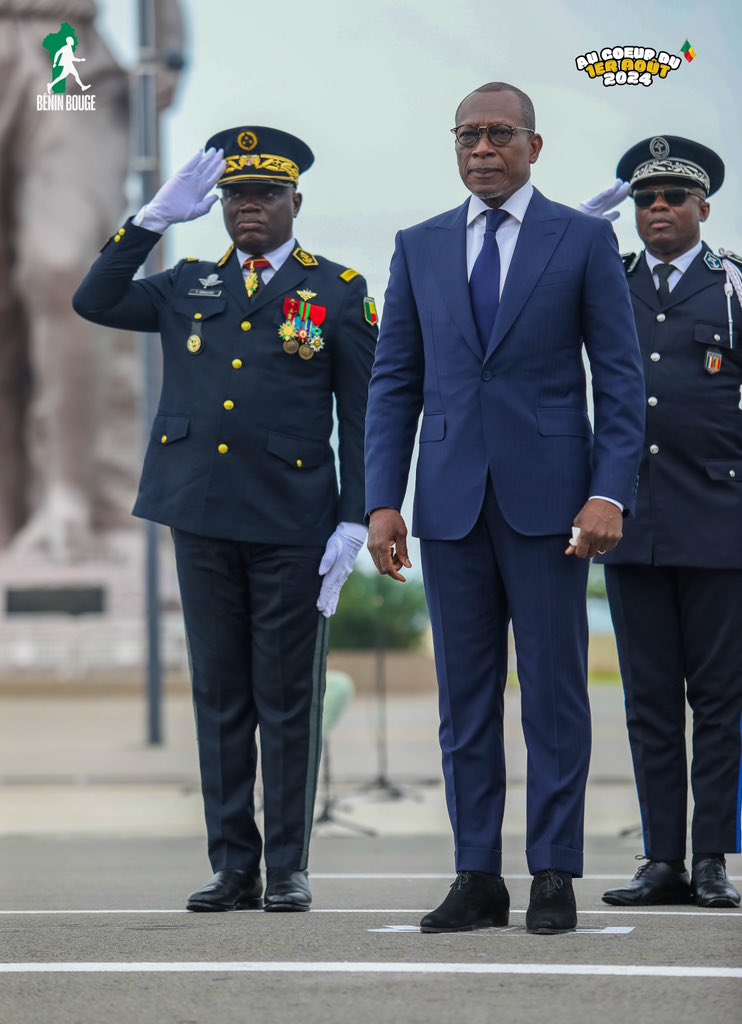 Mr__Achraf's tweet photo. Bref place aux photos et n’oubliez pas toutes les photos sont disponibles via : https://t.co/dFKxhWkoqI
Ceci est juste le bout immergé de l’iceberg.
Merci à toute l’équipe @BeninBouge. 
On se capte #AuCoeurdu1erAout25.
3/3 https://t.co/x9aSZcHrWV