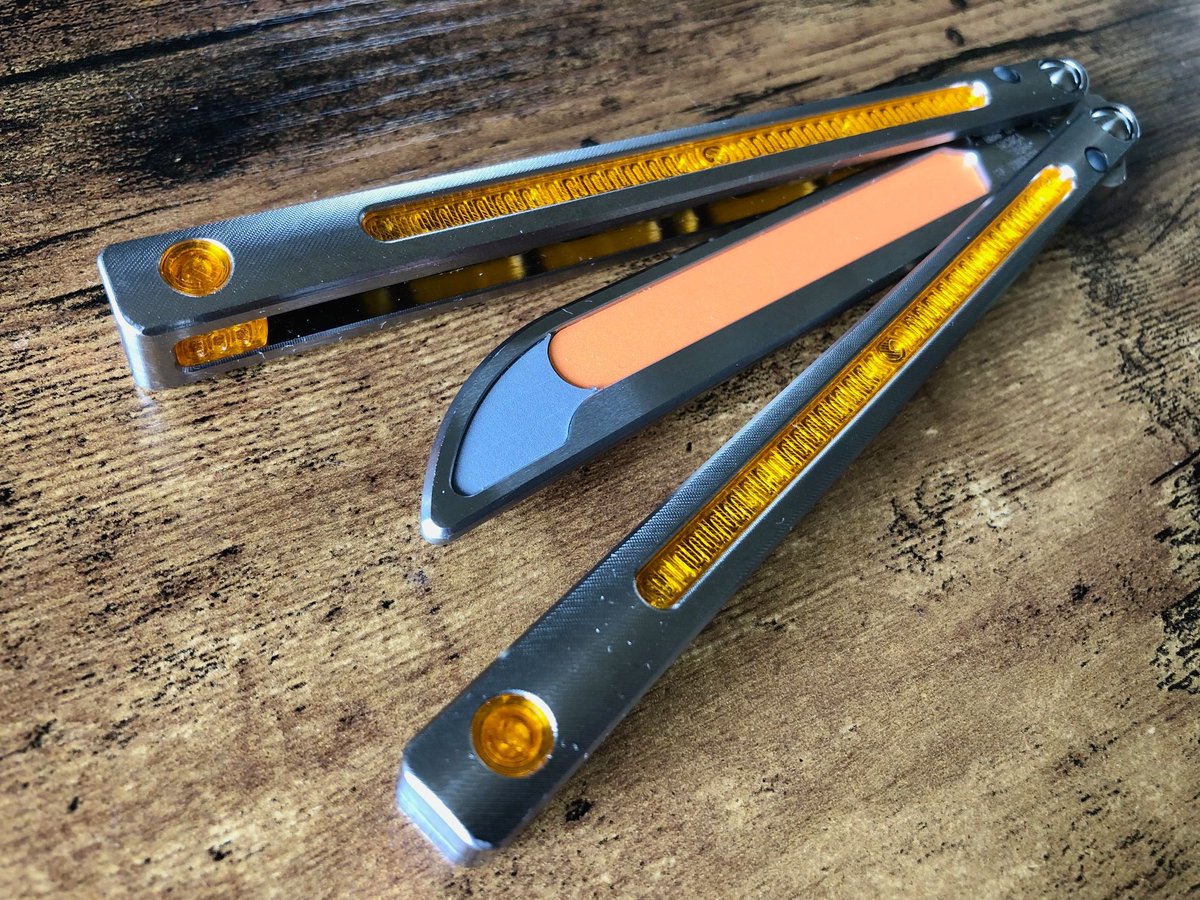 ZippyBalisong's tweet photo. New Release! Adjust the balance of your @jimpydesigns Mashin with Zippy mods: Spacer weights that provide less end-weight, and handle inlays (recessed below the chamfer) to personalize the aesthetics of your Mashin while retaining the cutout grip. https://t.co/Mf2seKBWLf