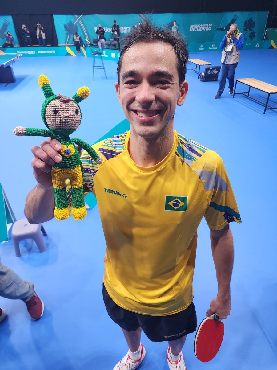 paposfut's tweet image. pessoal jogando o Hugo Calderano pra merda ao invés de apoiar o cara que bateu o PRÓPRIO RECORDE de melhor campanha de brasileira no tênis de mesa, e ainda segue na disputa pra conquistar a medalha de bronze...

o sistema é foda.