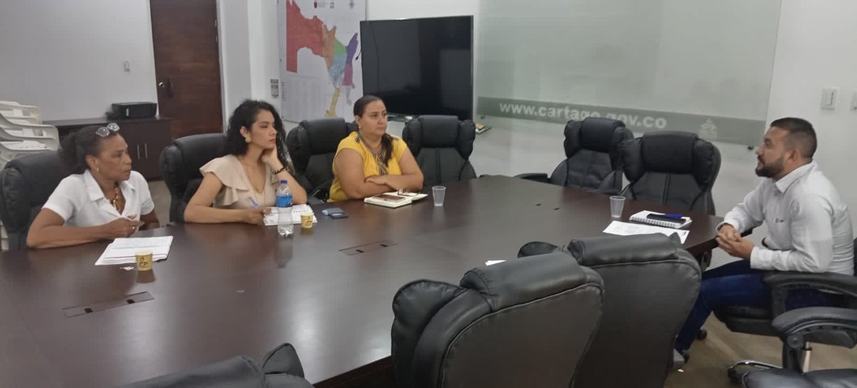 Este 1 de agosto de 2024, se llevó a cabo la segunda sesión de la JUME, donde se abordaron temas claves para mejorar la educación en nuestras instituciones.
Próximo encuentro 1 de Octubre.