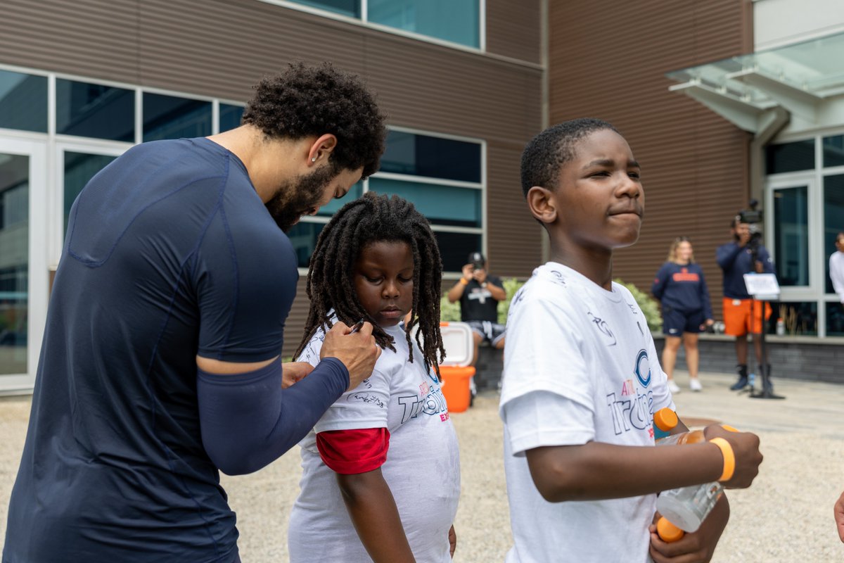Athletico's tweet photo. 🐻🏈Bears Training Camp is even more fun with Athletico! Kids ages 6-12 can win the chance to hand out Gatorade and towels to players. Just drop your name at Staley's Corner in the Event Lot. Proud sponsor of the Bears! #BearsTrainingCamp | @ChicagoBears https://t.co/c7mQFdB7Yx