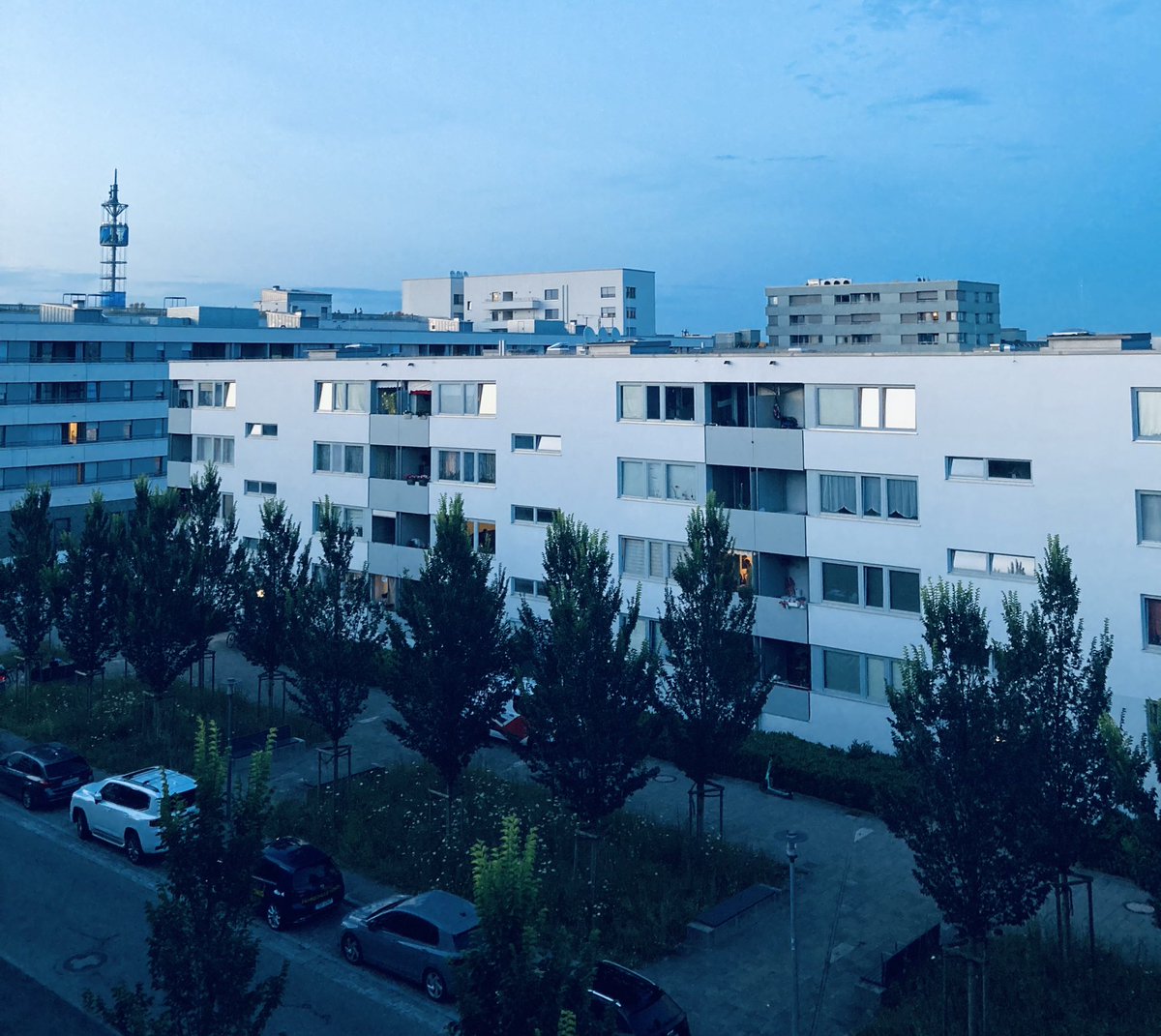 Rambo_Munich's tweet photo. Hier der Blick auf den #Messeturm von unserem
#Airbnb in #München aus. Wir sind näher an der #AdeleWorld als alle #Hotels und evtl. das #Airbnb mit dem kürzesten Fussweg zum
#Konzert! #Munich #AdeleinMunich https://t.co/jdc1L8O2gv