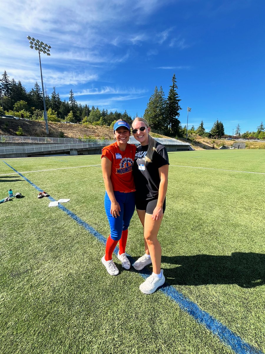 Had such a great time at the <a href="/WWU_Softball/">WWU Softball</a> camp yesterday!! It was so great to see <a href="/SherylGilmore7/">Sheryl Gilmore</a> and my BESTIE Riley agin 💙🩵 #GoViks